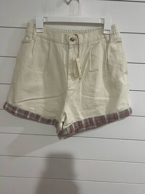 easel Cream High-Waist Shorts with Plaid Cuff